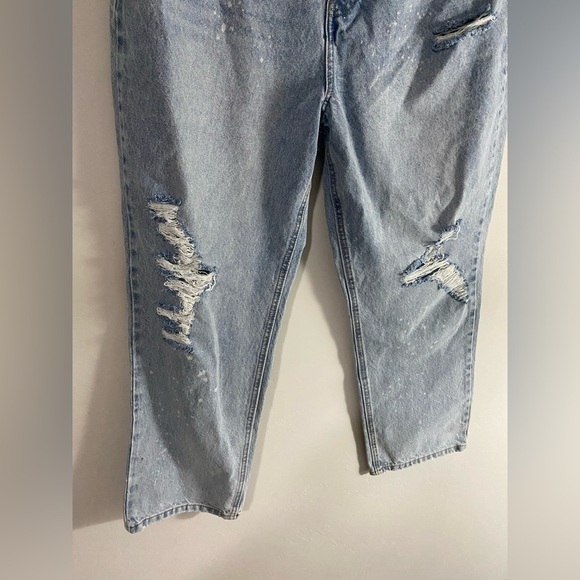 No Boundaries - Light wash distressed Jean pants - Picture 2 of 11
